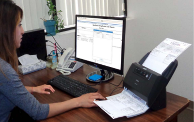 Unisyn OVCS mini in use Person at desk using OVCS mini scanner
